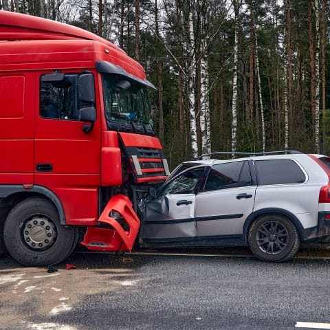 Abogados De Accidentes De Camiones En Corona